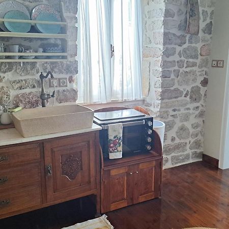 1836 Traditional House Ваті Екстер'єр фото